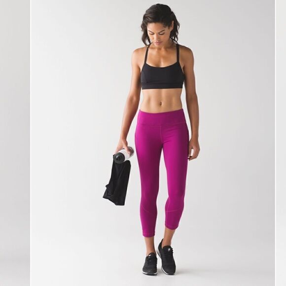 Lululemon Pace Rival Crop in Deep Fuschia - Picture 5 of 16